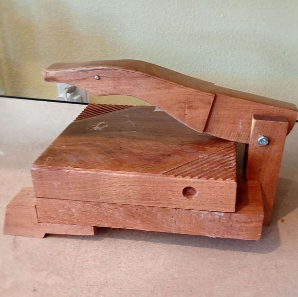 Mezquite grande 11 1/2 inches wide. - Picture 3 of 4